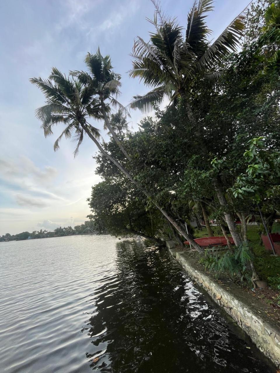 Ashtamudivillas Kollam Extérieur photo